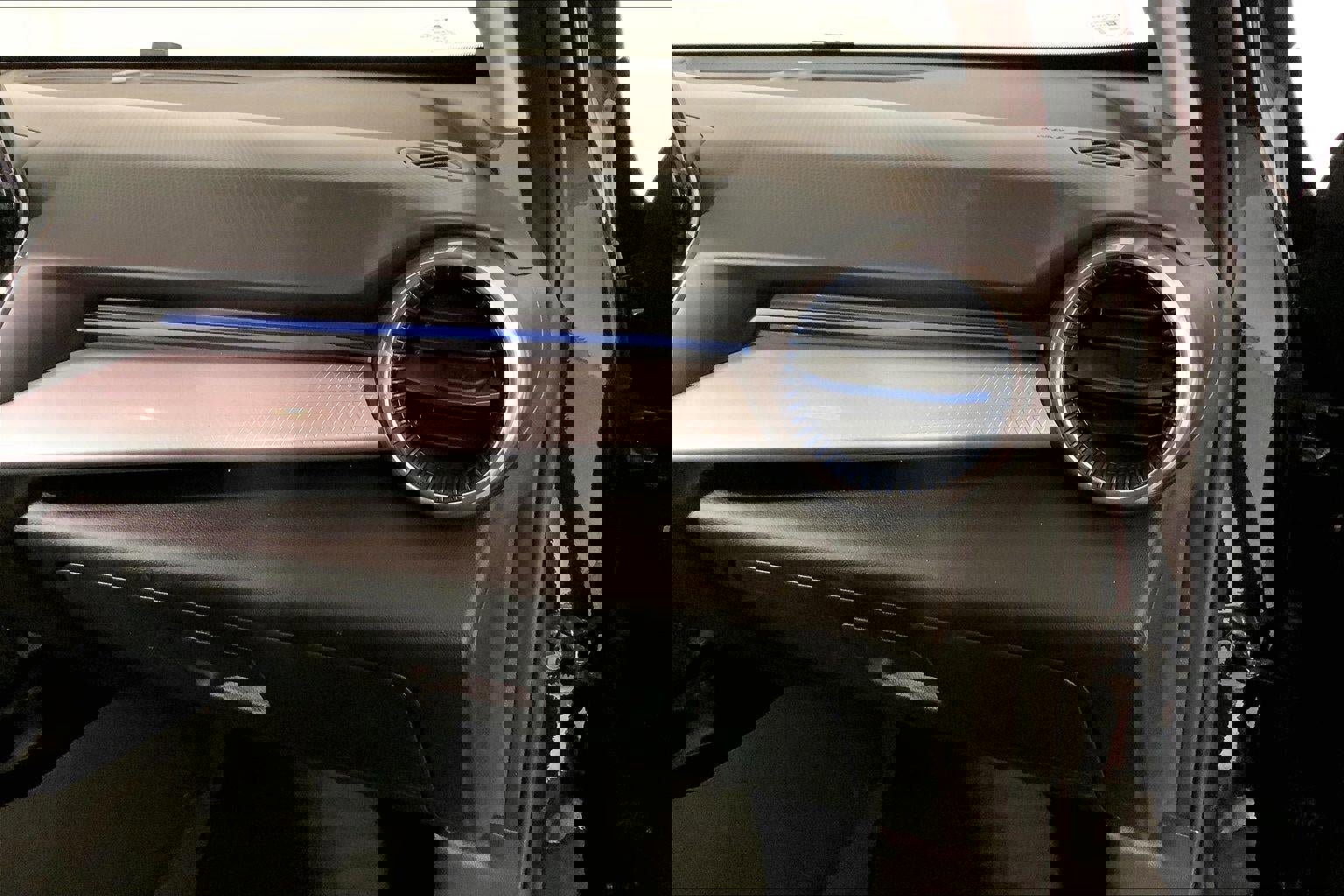 Used 2025 Chevrolet Trax LT w/ LT Convenience Package image 16