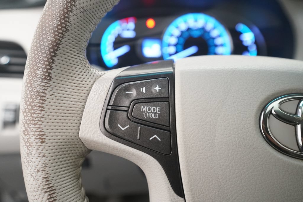 Used 2014 Toyota Sienna XLE FWD image 18