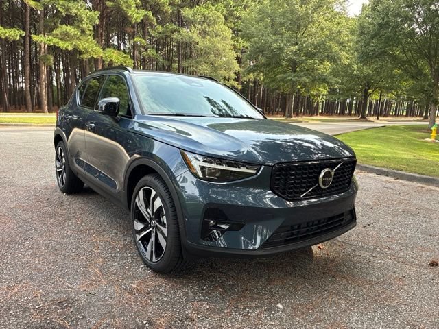 New 2026 Volvo XC40 B5 Ultra w/ Climate Package AWD/4WD image 3