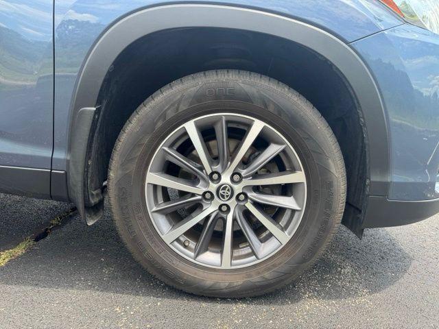 Certified 2019 Toyota Highlander XLE AWD/4WD image 9
