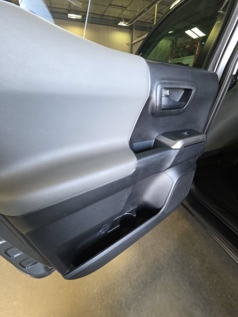 Used 2019 Toyota Tacoma SR5 AWD/4WD image 16