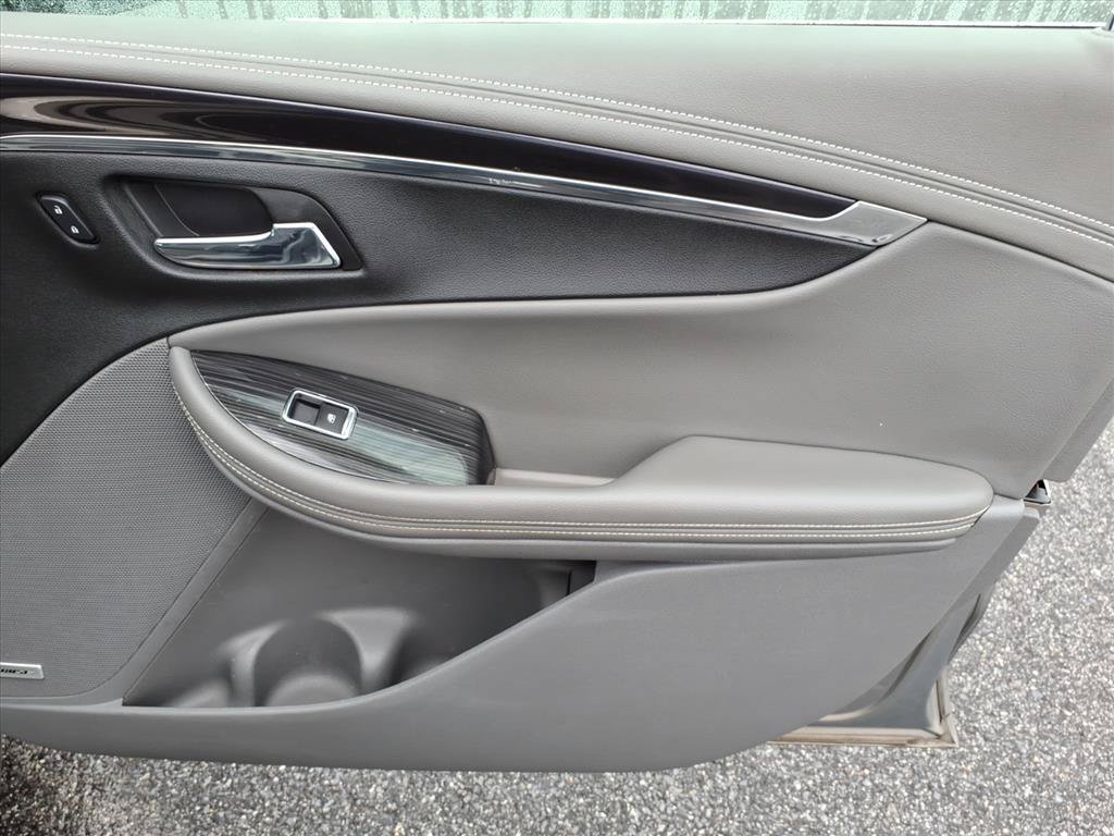 Used 2017 Chevrolet Impala Premier w/ Enhanced Convenience Package FWD image 17