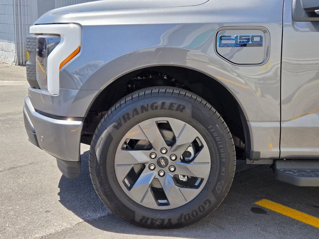 New 2025 Ford F150 Lightning Flash AWD/4WD image 8