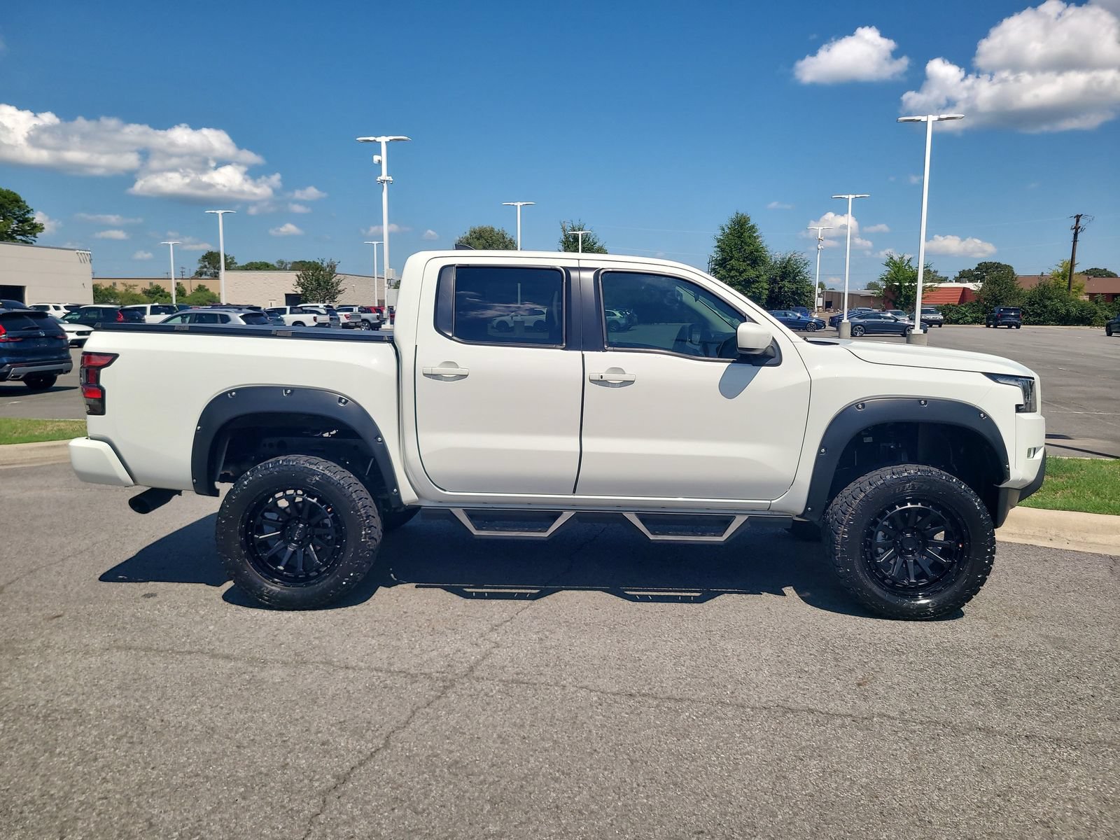 Used 2023 Nissan Frontier SV w/ SV Convenience Package AWD/4WD image 2