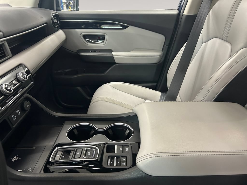 Certified 2023 Honda Pilot Touring image 9