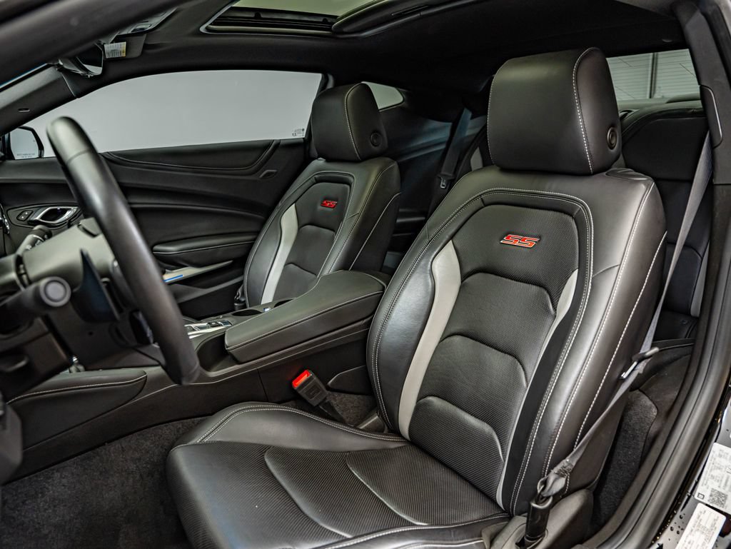 Used 2019 Chevrolet Camaro SS RWD image 37