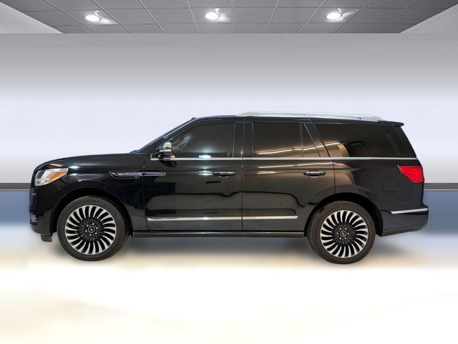 Used 2021 Lincoln Navigator Black Label AWD/4WD image 2