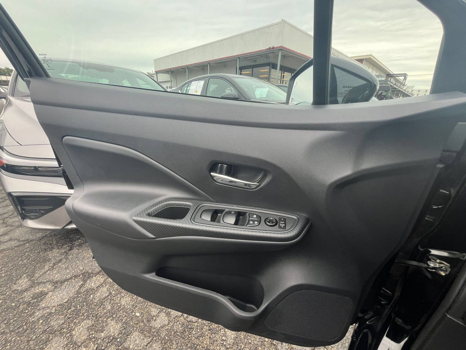 Used 2025 Nissan Versa SV FWD image 18