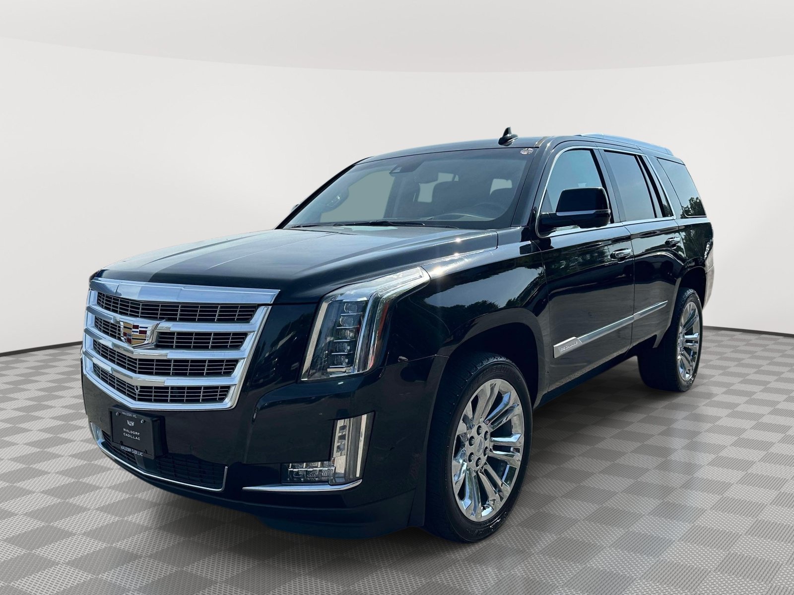 Used 2019 Cadillac Escalade Premium Luxury w/ LPO, Radiant Package AWD/4WD image 3