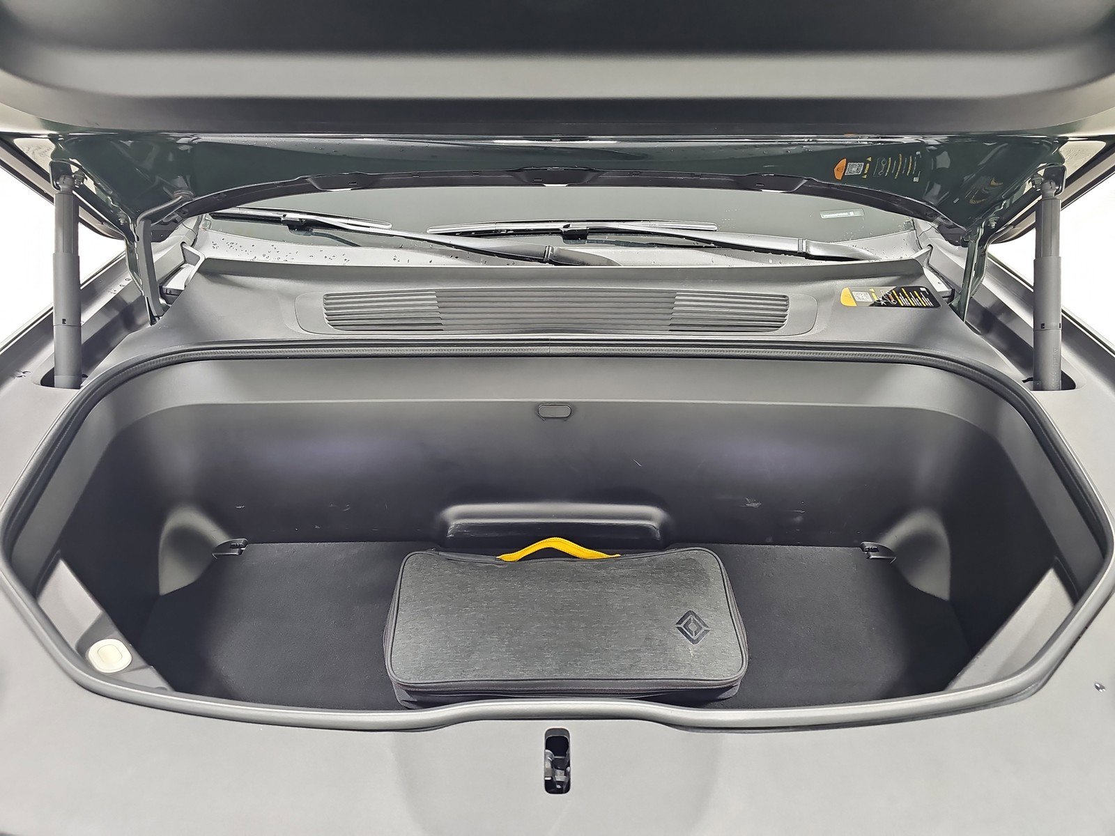 Used 2023 Rivian R1S Adventure image 14