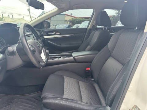 Used 2019 Nissan Maxima 3.5 S w/ Floor Mat Group FWD image 9