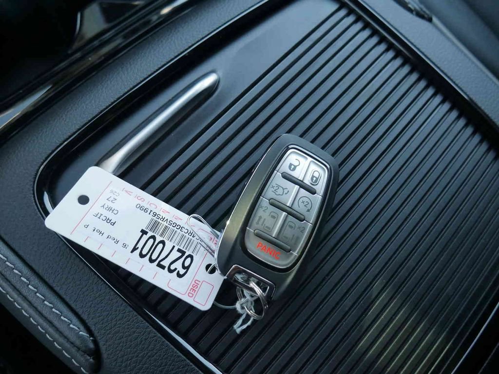New 2027 Chrysler Pacifica Limited w/ Trailer Tow Group AWD/4WD image 32