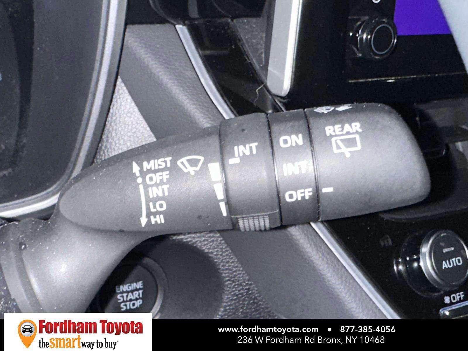 Used 2025 Toyota Corolla Cross XLE image 33