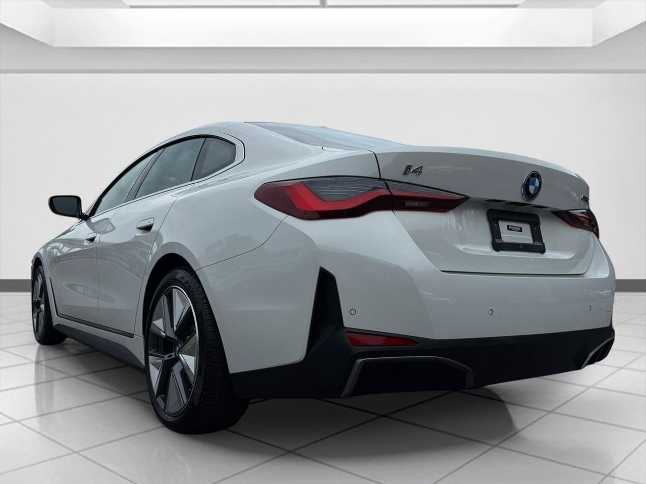 Used 2023 BMW i4 eDrive35 w/ Premium Package RWD image 3