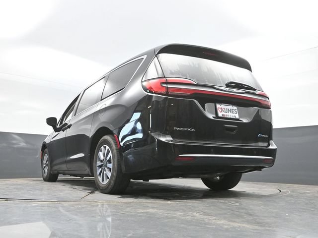 Used 2024 Chrysler Pacifica Limited FWD image 56