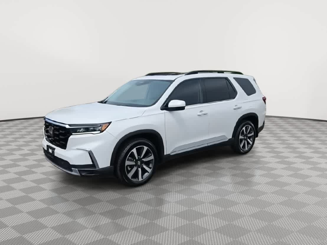 Used 2023 Honda Pilot Touring image 4