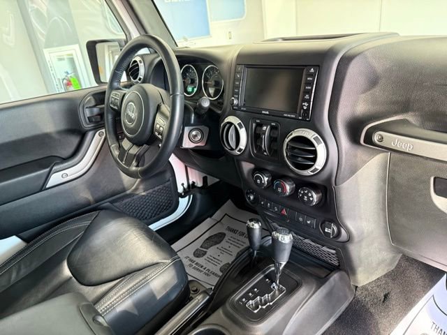 Used 2018 Jeep Wrangler Unlimited Rubicon w/ Connectivity Group AWD/4WD image 24