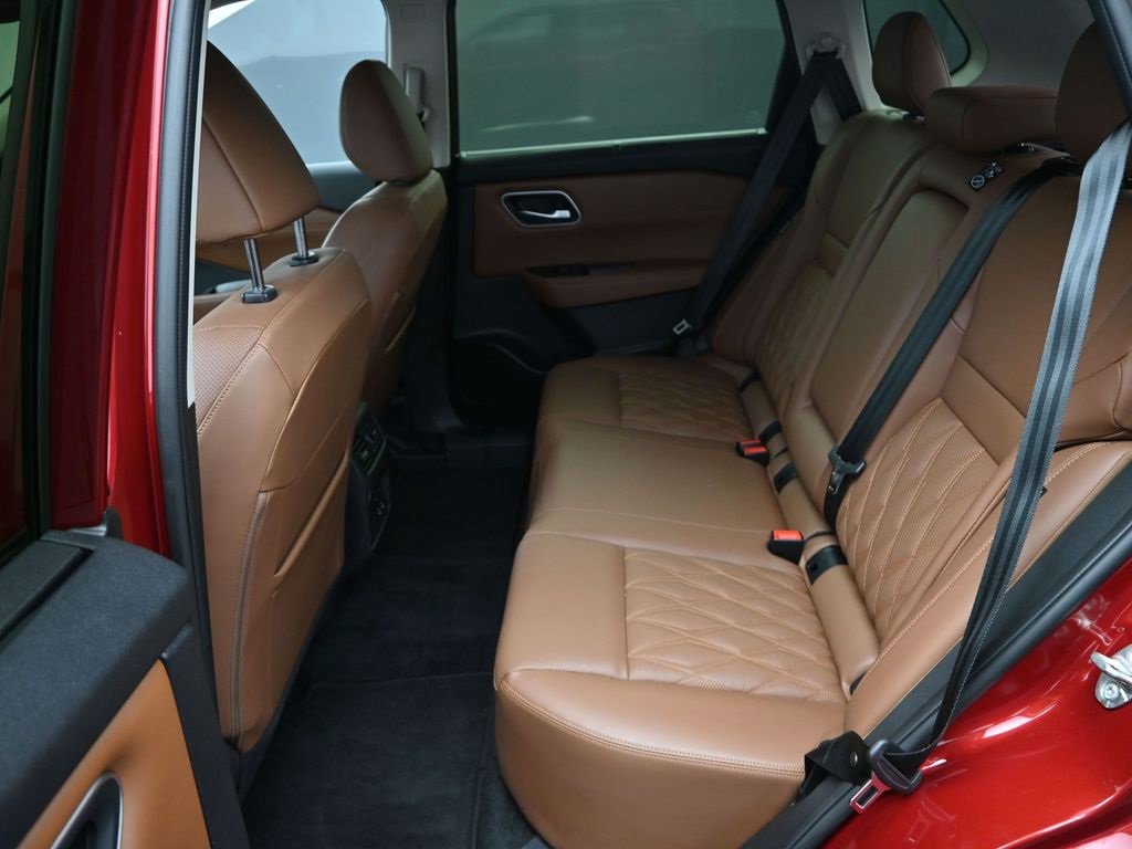 Used 2025 Nissan Rogue Platinum w/ Platinum Premium Package image 13