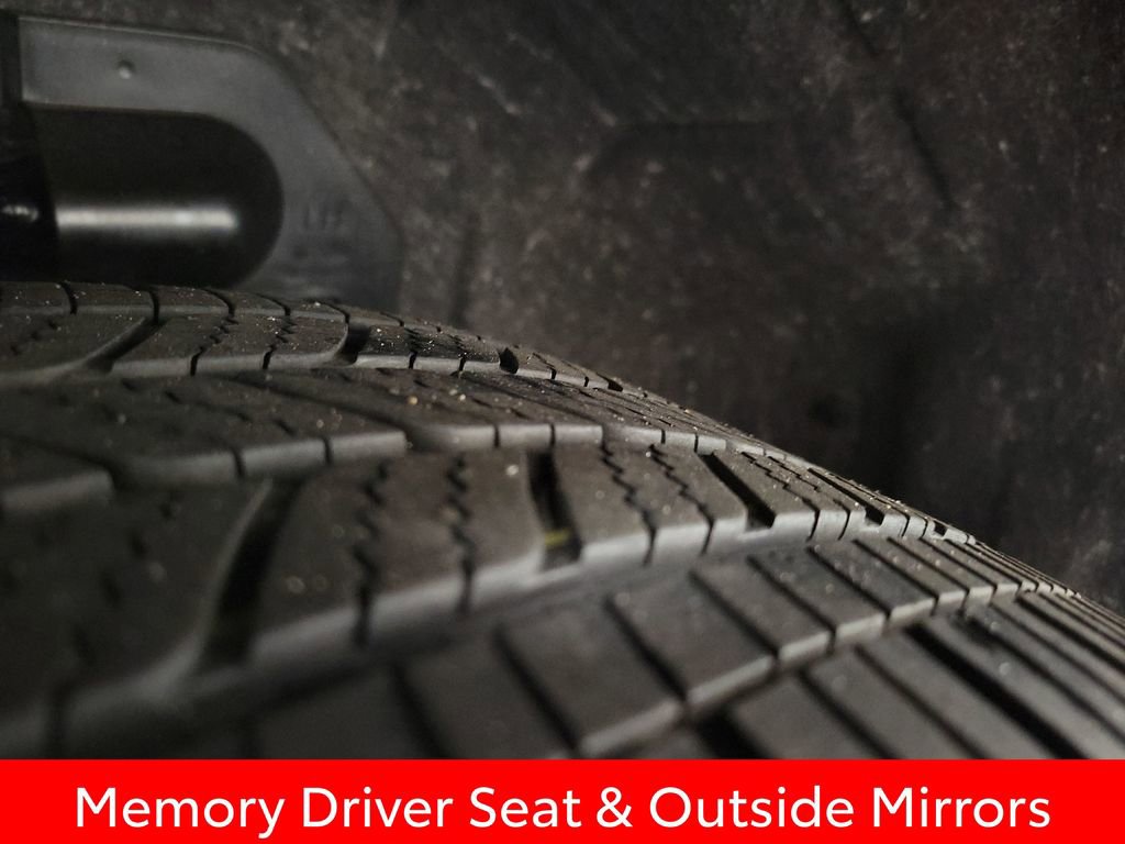 Used 2024 Nissan Rogue SL w/ SL Premium Package image 11