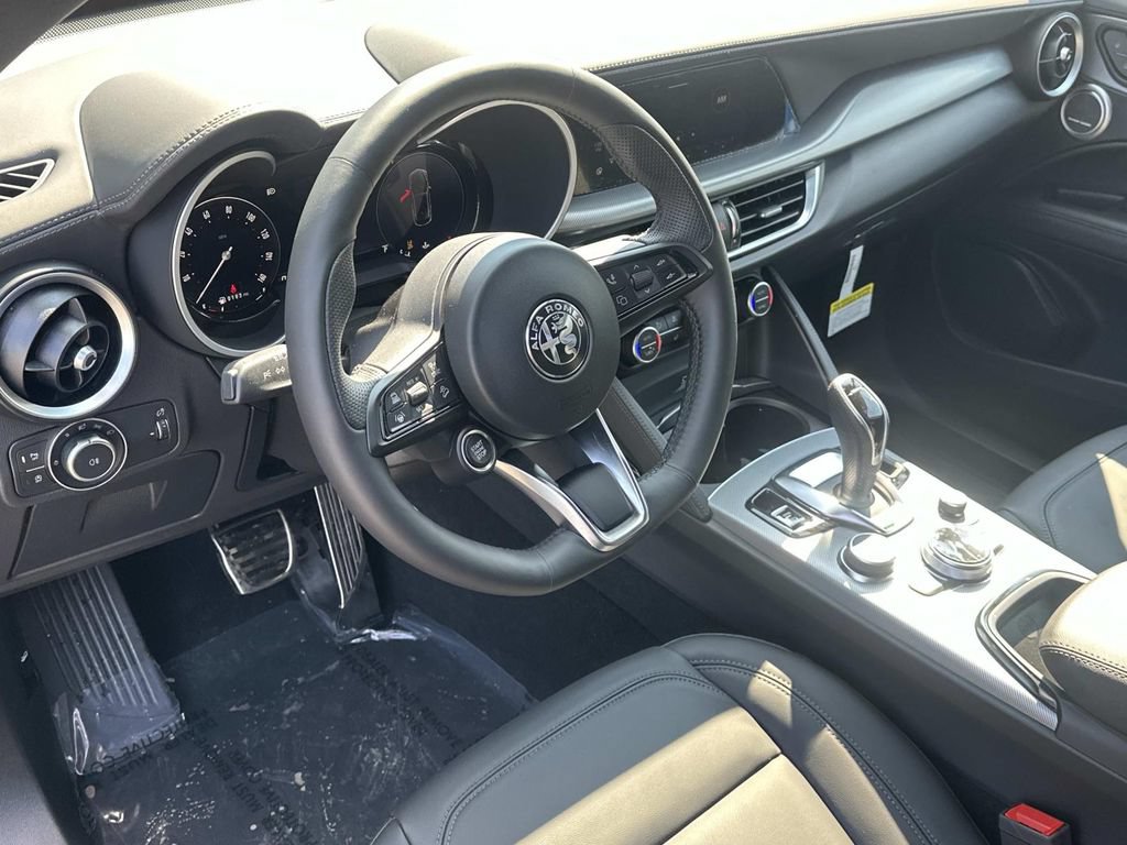 New 2026 Alfa Romeo Stelvio Sprint AWD/4WD image 2