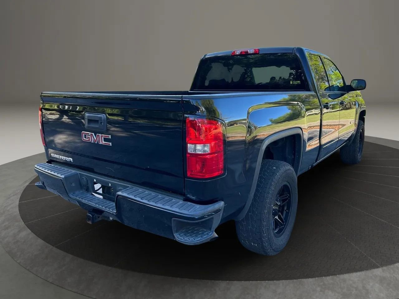 Used 2018 GMC Sierra 1500 W/T w/ Elevation Edition image 4