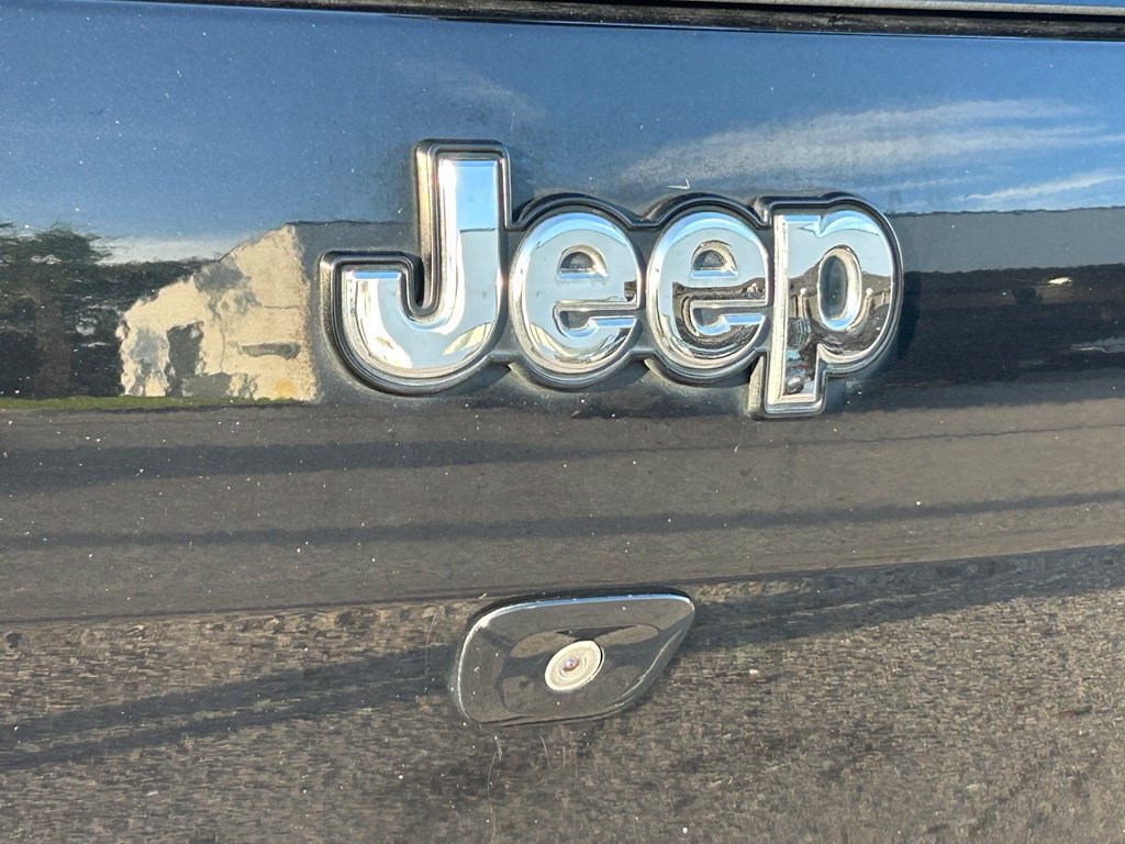 Used 2015 Jeep Cherokee Latitude w/ Comfort/Convenience Group FWD image 21