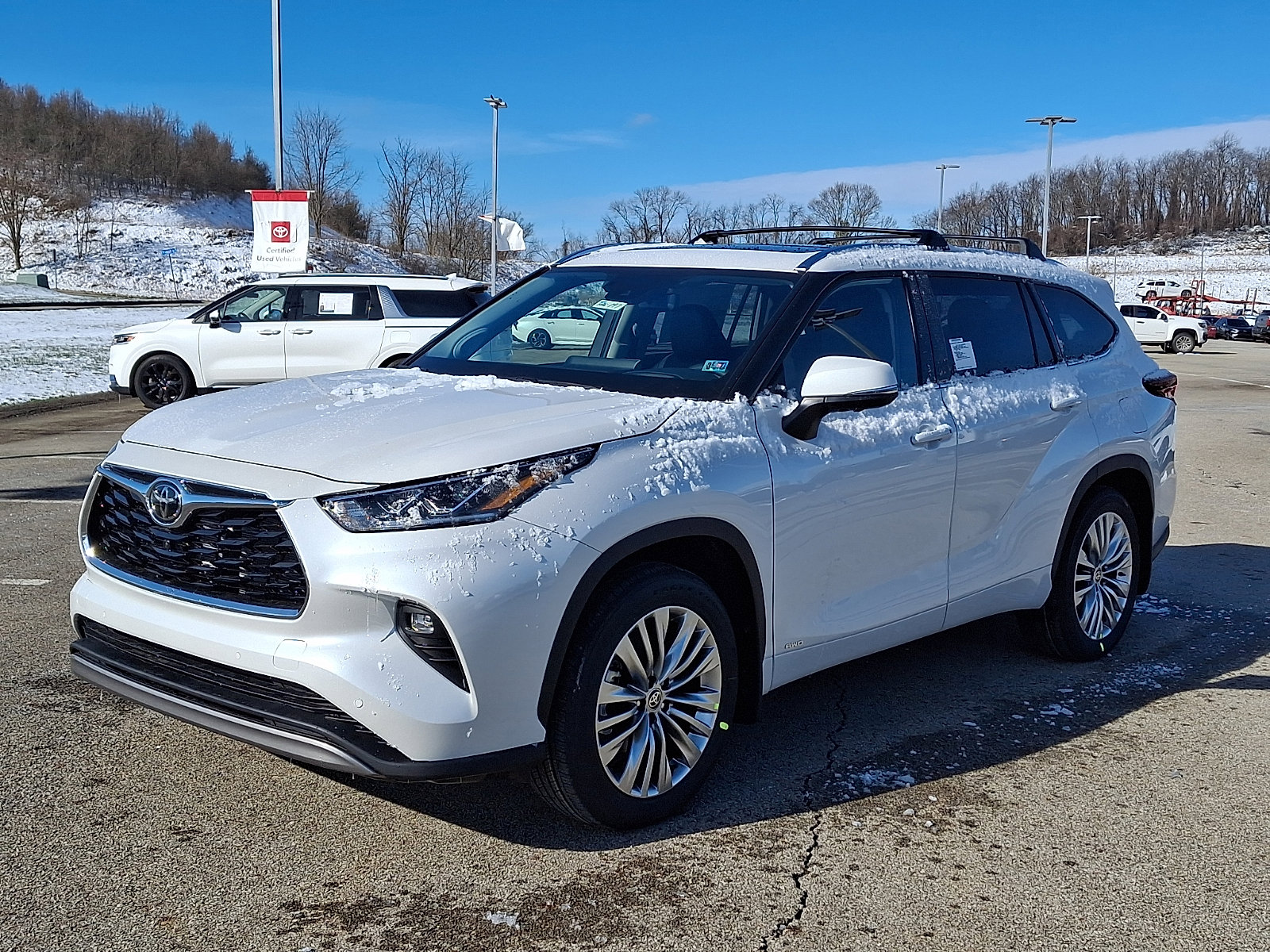 New 2026 Toyota Highlander Platinum image 2