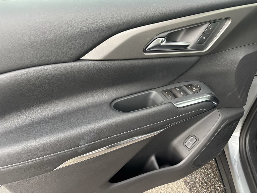 New 2026 Chevrolet Traverse LT w/ Midnight/Sport Edition AWD/4WD image 24