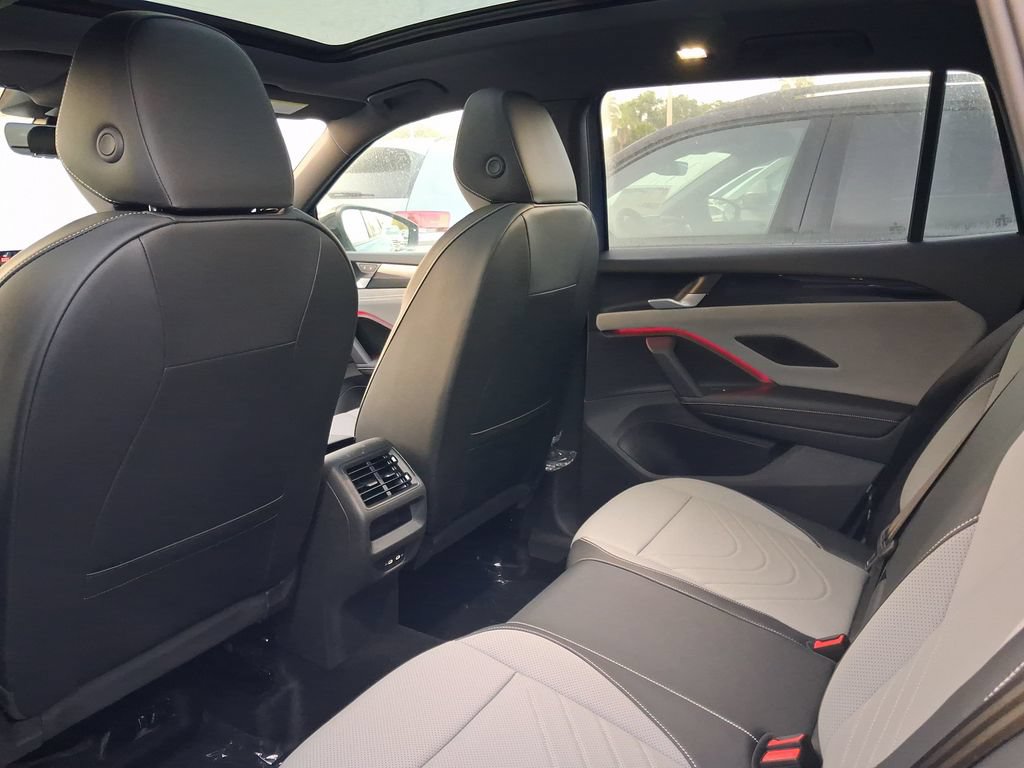 New 2026 Volkswagen Tiguan SE R-Line FWD image 5
