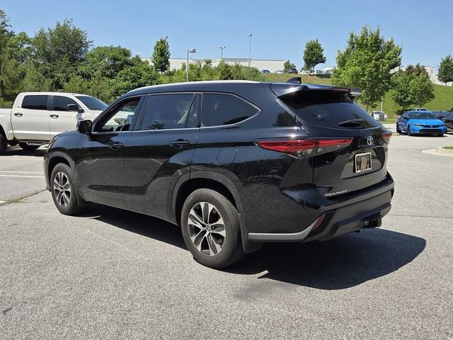 Used 2022 Toyota Highlander XLE AWD/4WD image 7