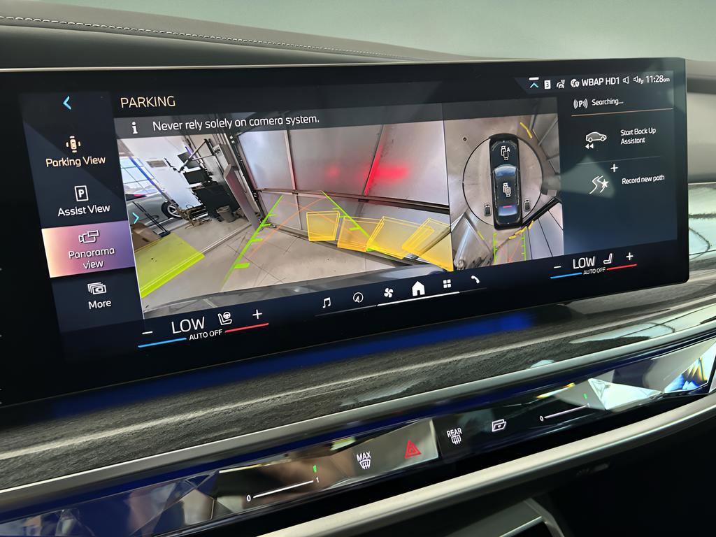 Used 2023 BMW i7 xDrive60 image 14