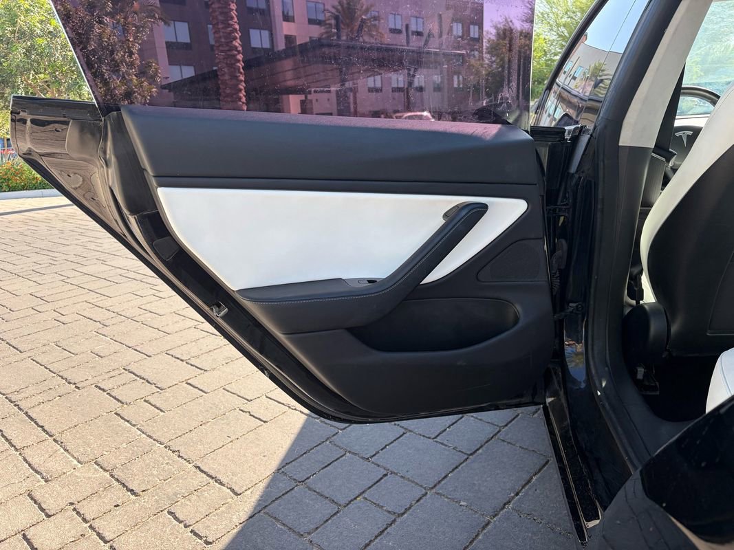 Used 2018 Tesla Model 3 Mid Range RWD image 9