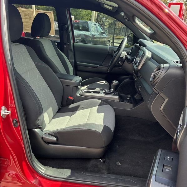 Used 2022 Toyota Tacoma TRD Off-Road w/ Technology Package image 5