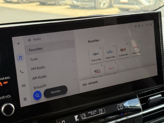 Used 2025 Toyota Sienna XLE FWD image 19