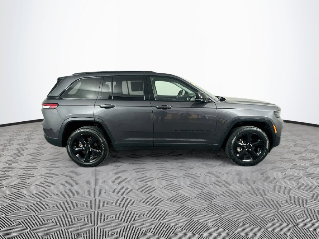 Certified 2024 Jeep Grand Cherokee Limited w/ Black Appearance Package AWD/4WD image 14
