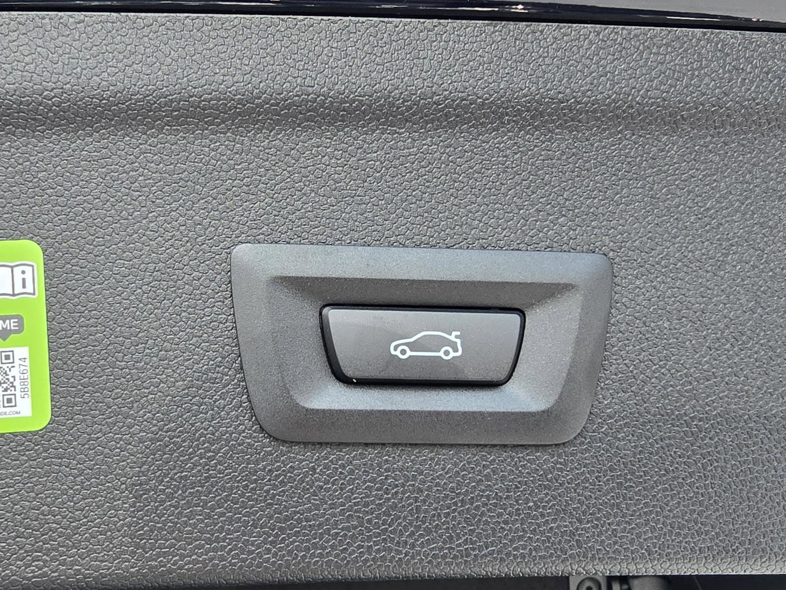 New 2026 BMW iX xDrive60 w/ M Sport Package image 9