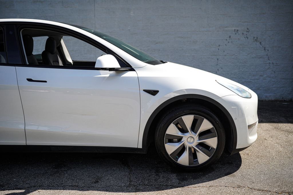 Used 2021 Tesla Model Y Long Range image 17