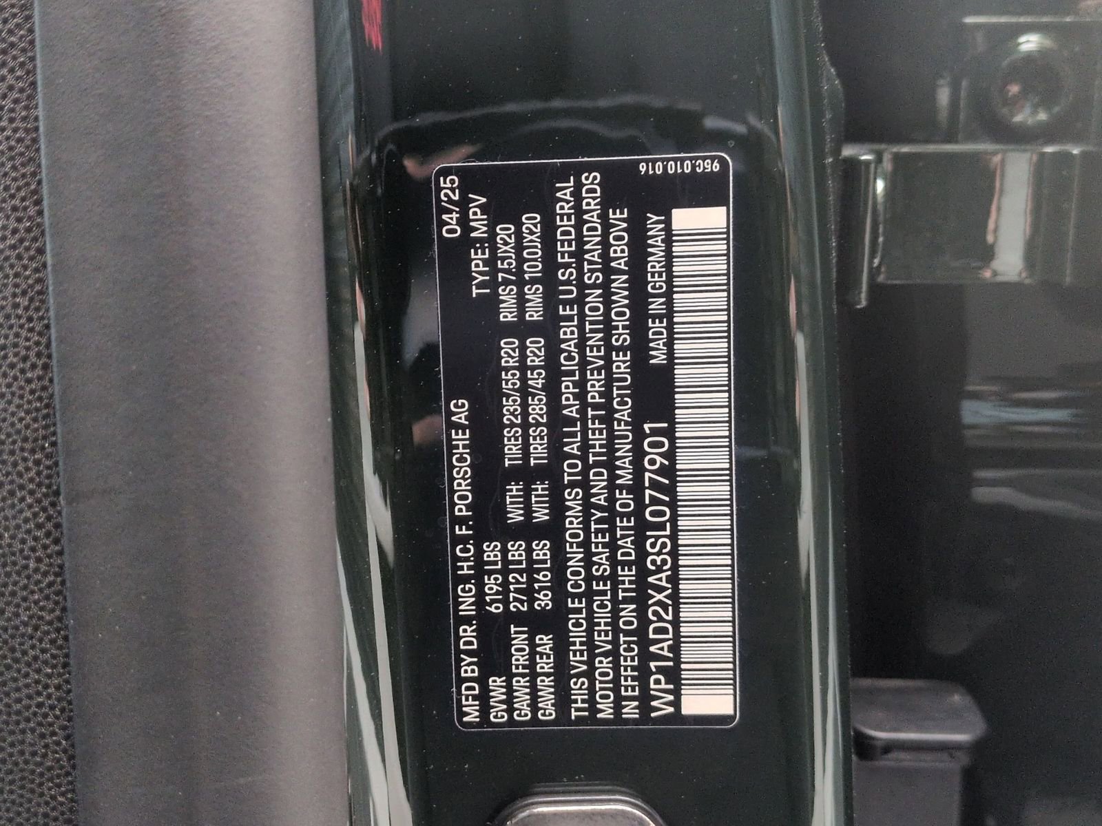 Certified 2025 Porsche Macan Electric image 29