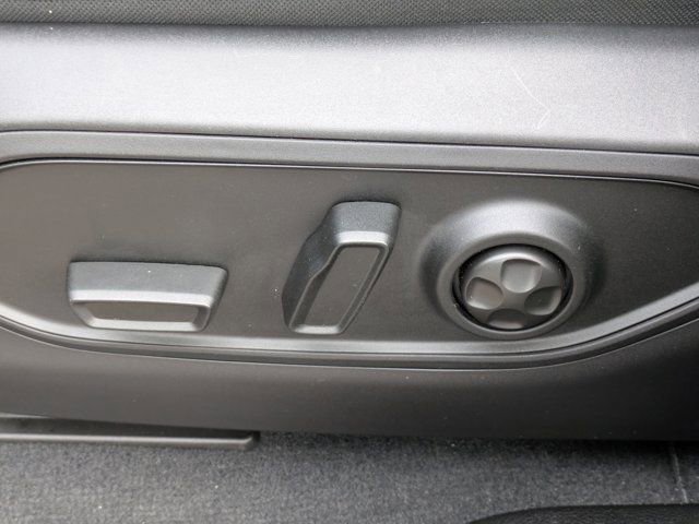 New 2025 Jeep Grand Cherokee Limited w/ Black Appearance Package RWD image 18