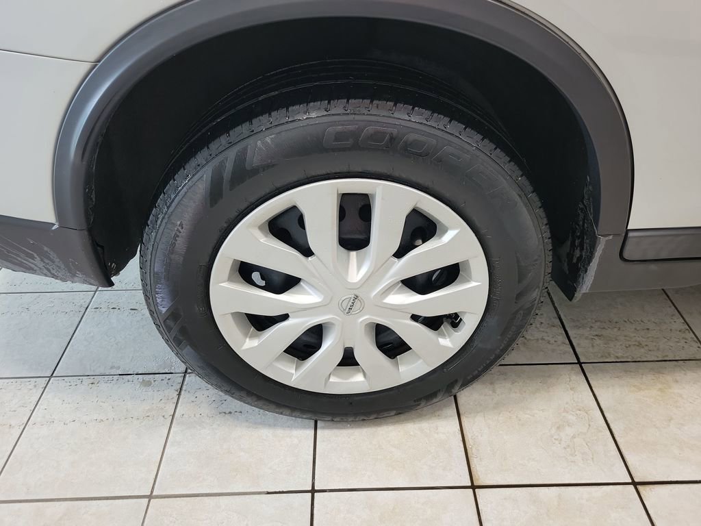 Used 2015 Nissan Rogue S image 49