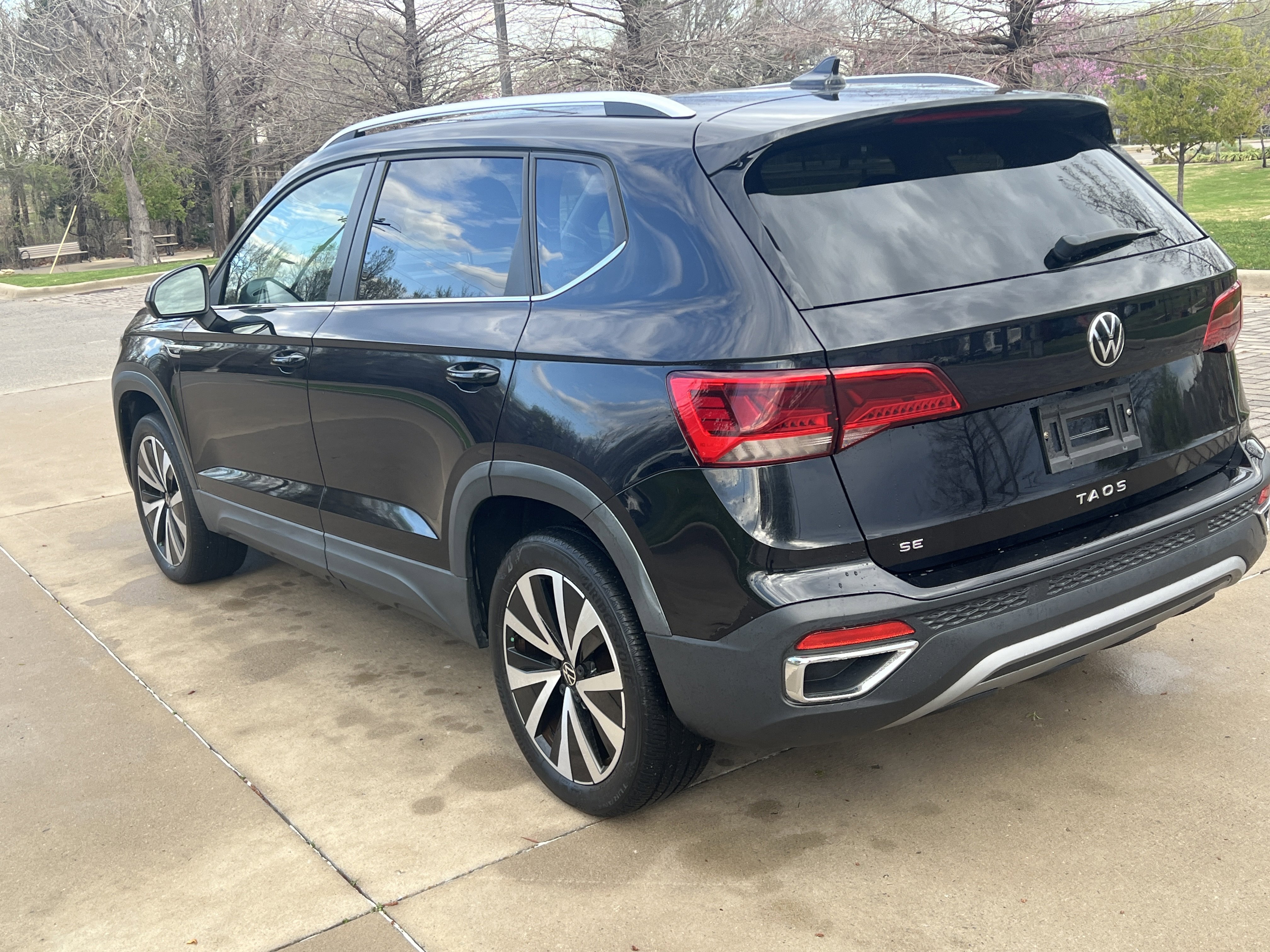 Certified 2023 Volkswagen Taos SE w/ Panoramic Sunroof Package FWD image 8