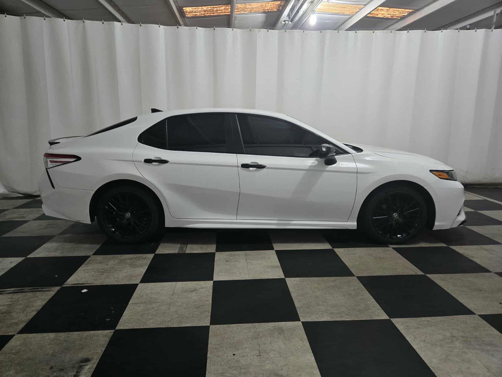 Used 2020 Toyota Camry SE image 4