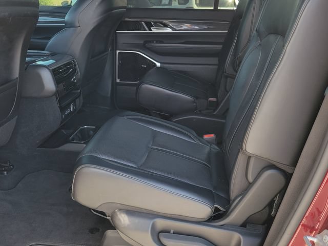 Used 2022 Jeep Wagoneer Series III w/ Premium Group I AWD/4WD image 8