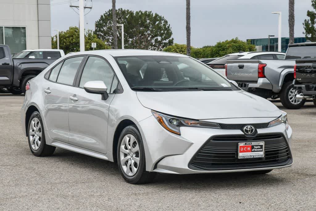 Used 2025 Toyota Corolla LE FWD image 3