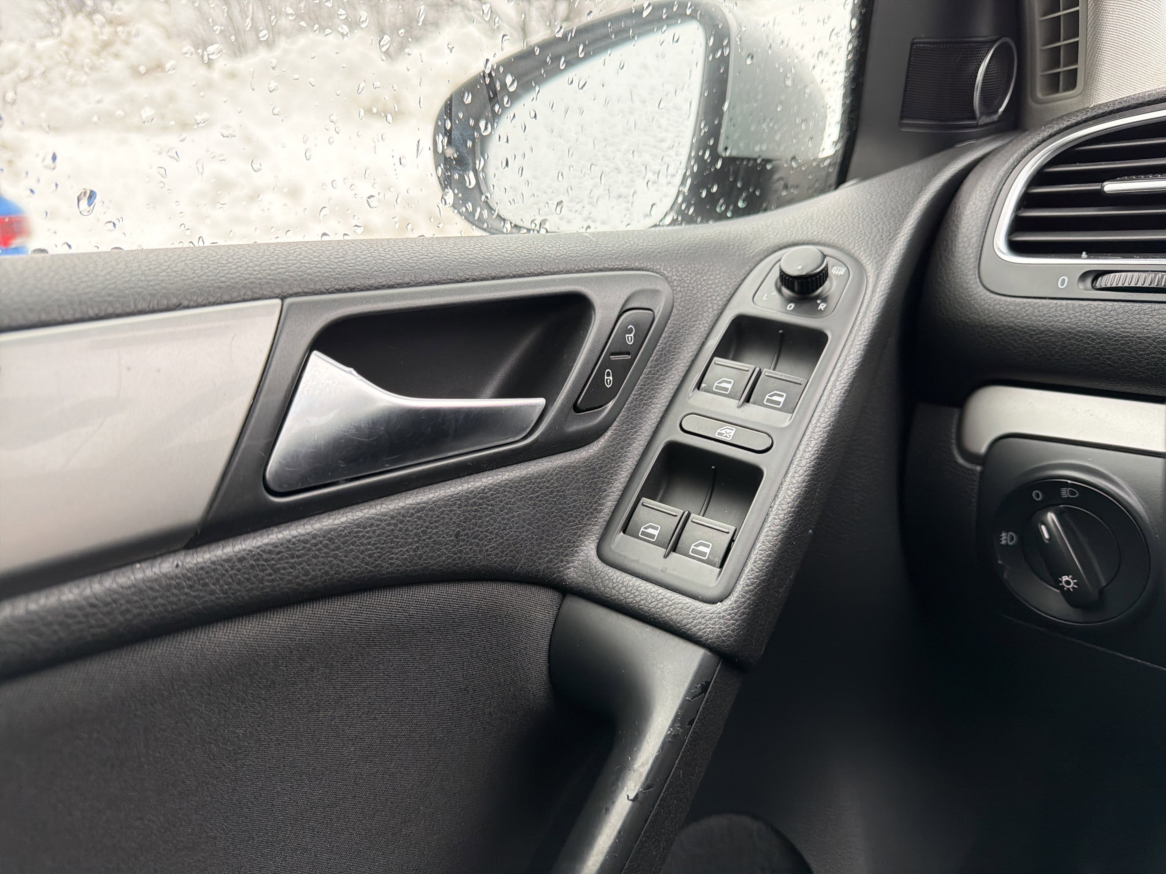 Used 2011 Volkswagen Golf TDI image 23