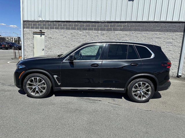 Certified 2025 BMW X5 xDrive50e w/ Climate Comfort Package image 3