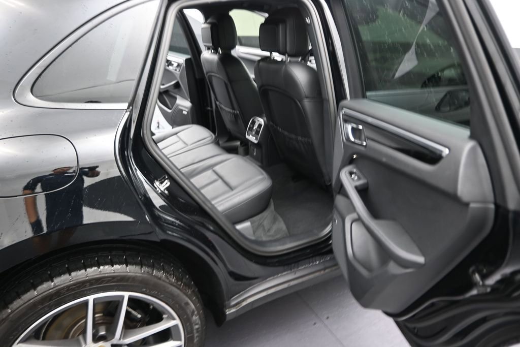 Used 2022 Porsche Macan AWD/4WD image 13