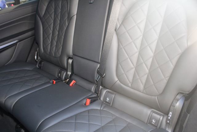 Used 2025 BMW X7 xDrive40i w/ M Sport Package image 24