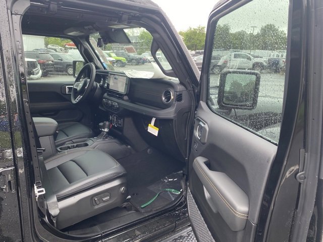 New 2025 Jeep Wrangler Sahara image 27