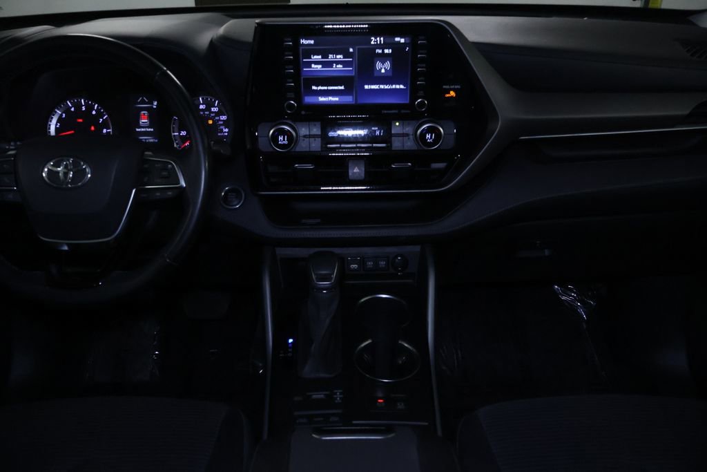 Used 2021 Toyota Highlander LE image 19